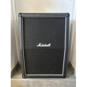 La Marshall SC212 es una cabina de guitarra de la serie Studio Classic de Marshall. Diseñada para ofrecerte un sonido potente y
