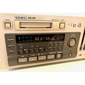 TASCAM DA-88 VINTAGE DIGITAL RECORDER