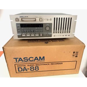 TASCAM DA-88 VINTAGE DIGITAL RECORDER