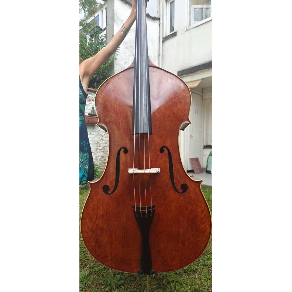 Contrebasse fabriquée par un luthier de Transylvanie