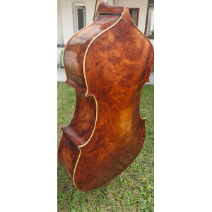 Contrebasse fabriquée par un luthier de Transylvanie