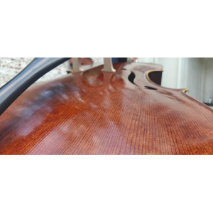 Contrebasse fabriquée par un luthier de Transylvanie