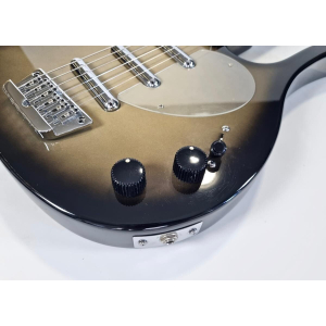 La guitarra Danelectro Longhorn 3-Pickups Blackburst es una opción perfecta para los amantes del sonido vintage. Con su diseño