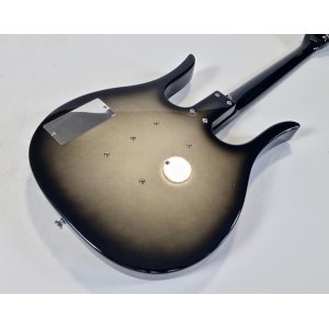La guitarra Danelectro Longhorn 3-Pickups Blackburst es una opción perfecta para los amantes del sonido vintage. Con su diseño