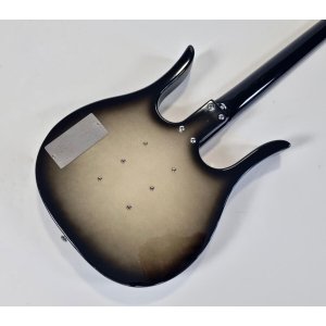 La guitarra Danelectro Longhorn 3-Pickups Blackburst es una opción perfecta para los amantes del sonido vintage. Con su diseño