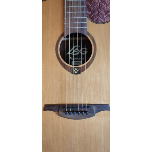 Lâg Tramontane T100 ASCE Auditorium is a high-quality acoustic guitar that combines elegance and performance. With its solid 