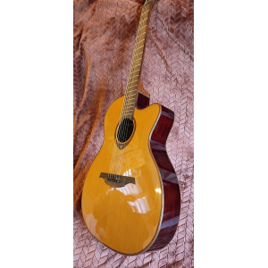 Lâg Tramontane T100 ASCE Auditorium is a high-quality acoustic guitar that combines elegance and performance. With its solid 