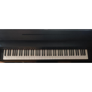 El Roland DP-603 es un piano digital de alta calidad que combina un elegante diseño contemporáneo con una extraordinaria 