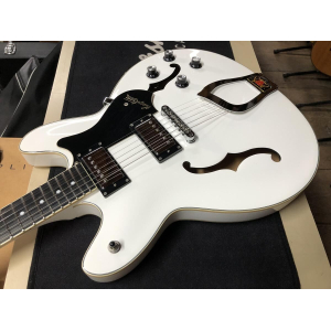 Hagstrom Viking acabado blanco de 2012. Muy hermosa.