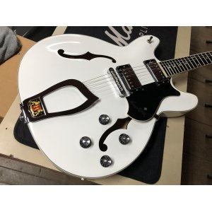 Hagstrom Viking in White finish from 2012. Very beautiful.