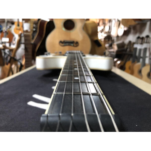 Hagstrom Viking acabado blanco de 2012. Muy hermosa.