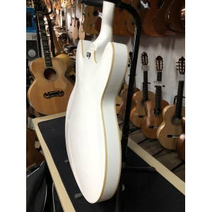 Hagstrom Viking acabado blanco de 2012. Muy hermosa.