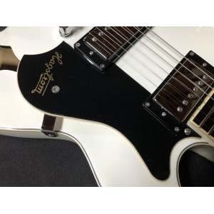 Hagstrom Viking acabado blanco de 2012. Muy hermosa.