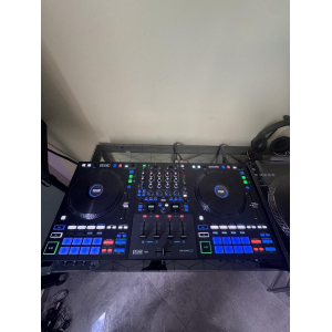 Rane Four - Contôleur en excellent état avec son Decksaver