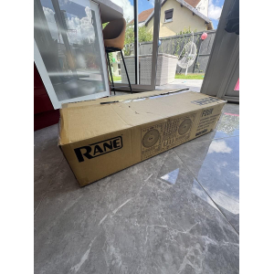 Rane Four - Contôleur en excellent état avec son Decksaver