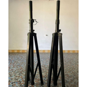 El YAMAHA MSR-400 es un altavoz activo de 2 vías con una potencia de salida de 400 vatios. Diseñado con la calidad y la 