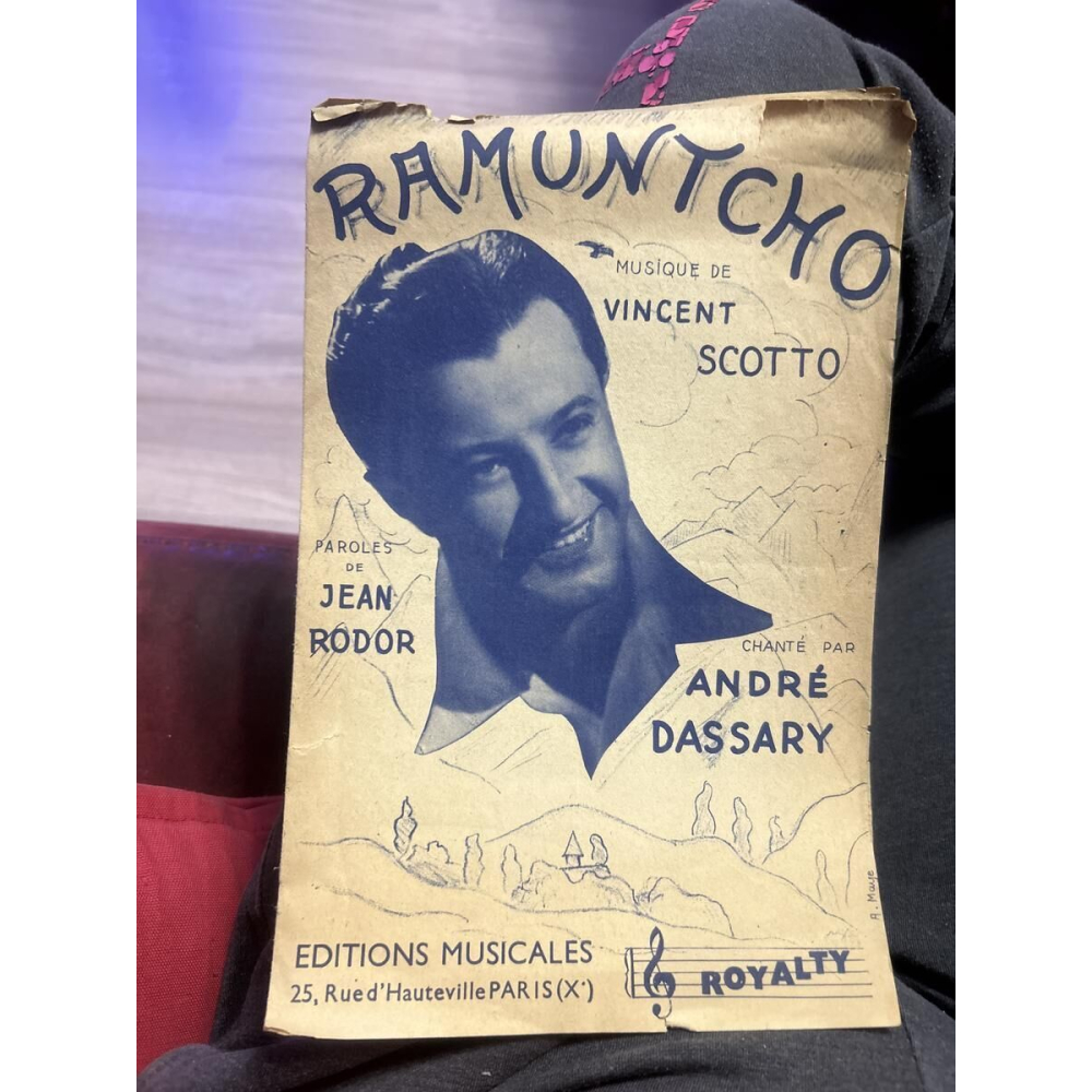 ¡Hola! Entiendo que estás buscando un experto en traducción de fichas de productos. Como especialista en idioma español, 