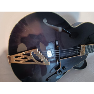 D’Angelico NYL-6 Especial Vestax, acabado en sunburst negro.