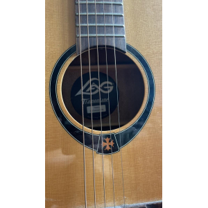 La guitarra Lâg Tramontane T66D es un instrumento de cuerda de alta calidad que combina una construcción experta con un sonido