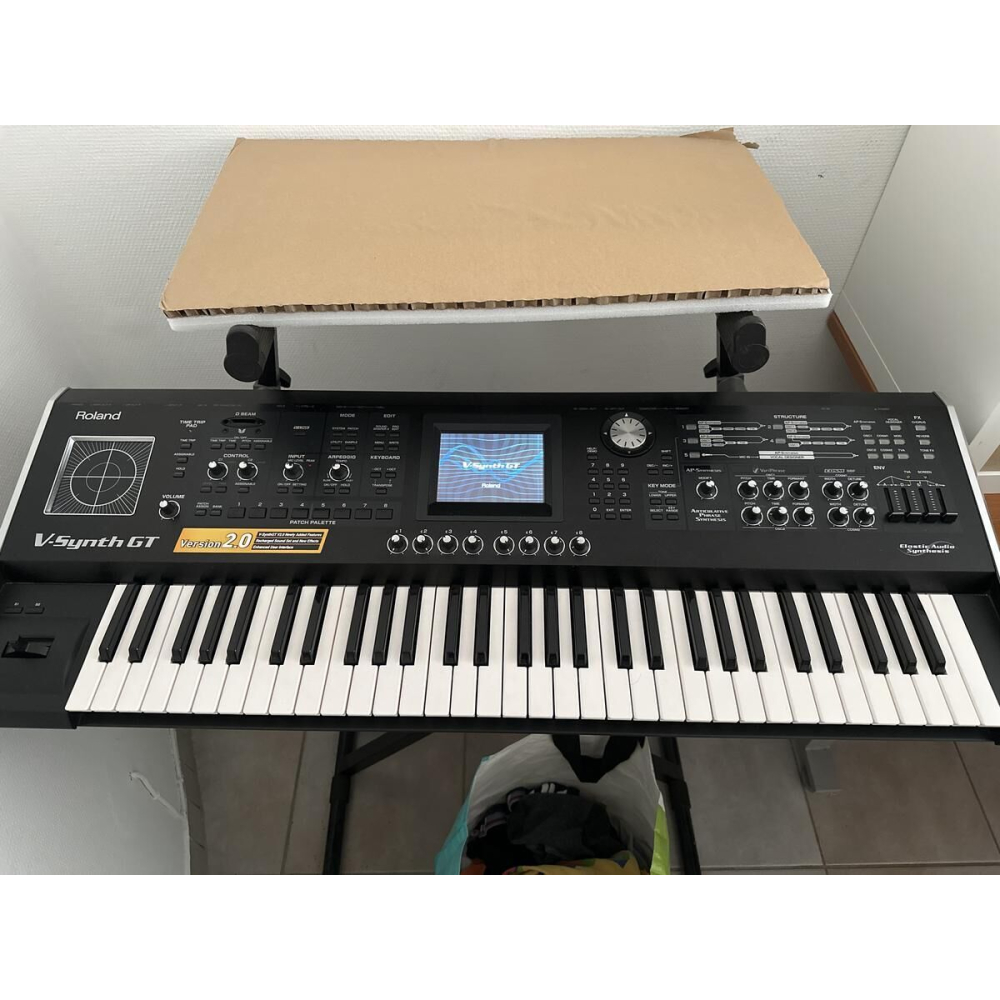Roland V-synth GT 2.0 + double stand