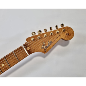 Fender Stratocaster Artisan Claro Walnut 2016 Custom Shop avec finition ambrée tinted.