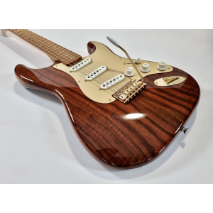 Fender Stratocaster Artisan Claro Walnut 2016 Custom Shop Amber Tinted