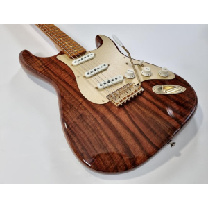 Fender Stratocaster Artisan Claro Walnut 2016 Custom Shop Amber Tinted