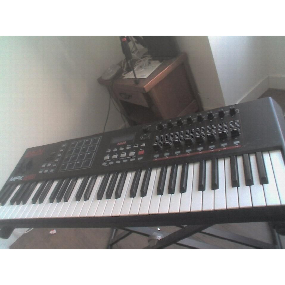 Akai MPK 261