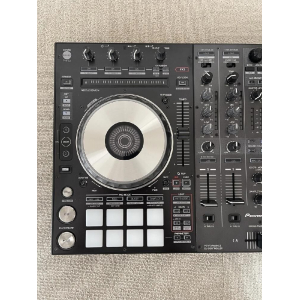Pioneer DJ DDJ-SX3 is a professional DJ controller designed for Serato DJ Pro. Highly regarded among DJs, the DDJ-SX3 offers an