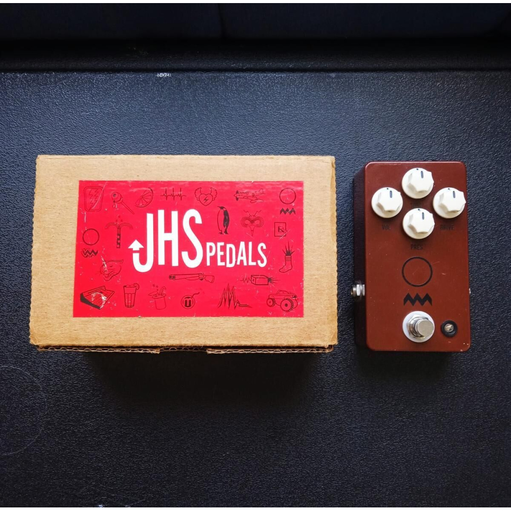 El JHS Charlie Brown es un pedal de overdrive diseñado para emular el sonido clásico de los amplificadores británicos de 