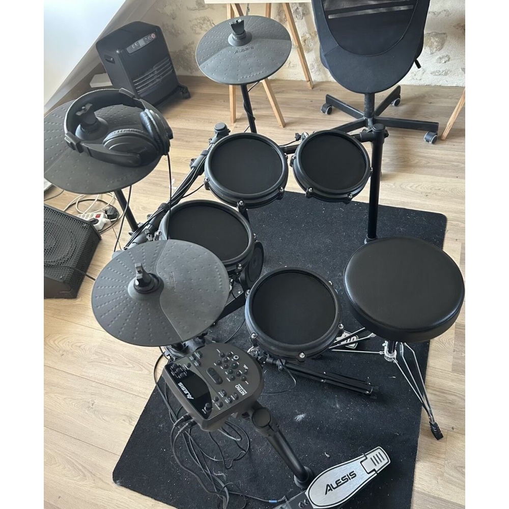 Alesis batería electrónica + amplificador