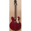 La Epiphone Riviera es una guitarra eléctrica de cuerpo hueco icónica que combina el estilo clásico con un sonido versátil.