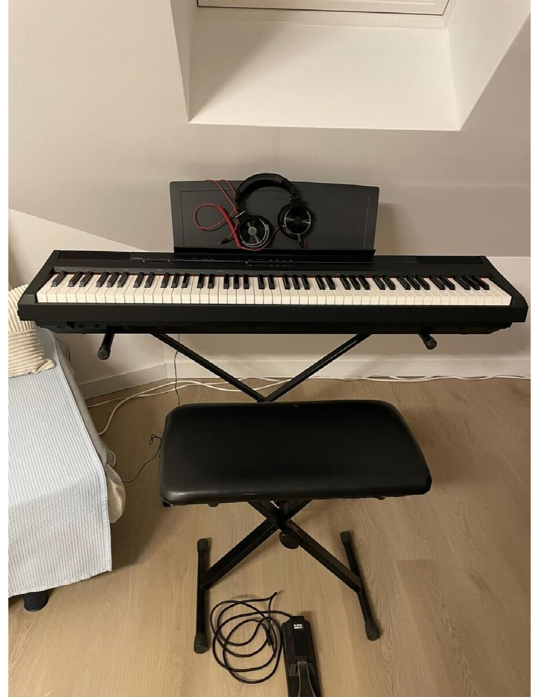 Yamaha P-105B - Digital Piano