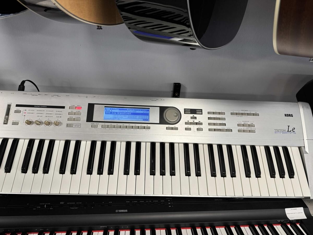 KORG TRITON LE - 61 Key Synthesizer