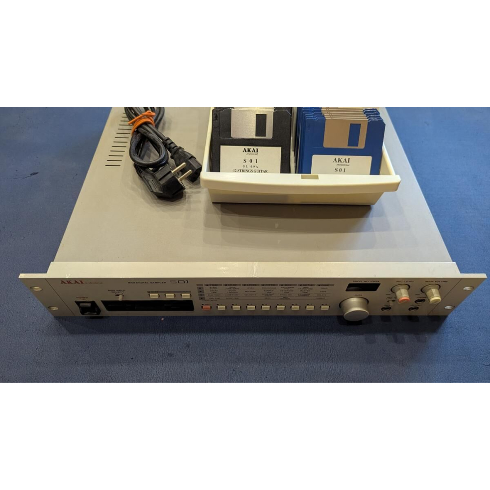 Akai S01 Sampler
