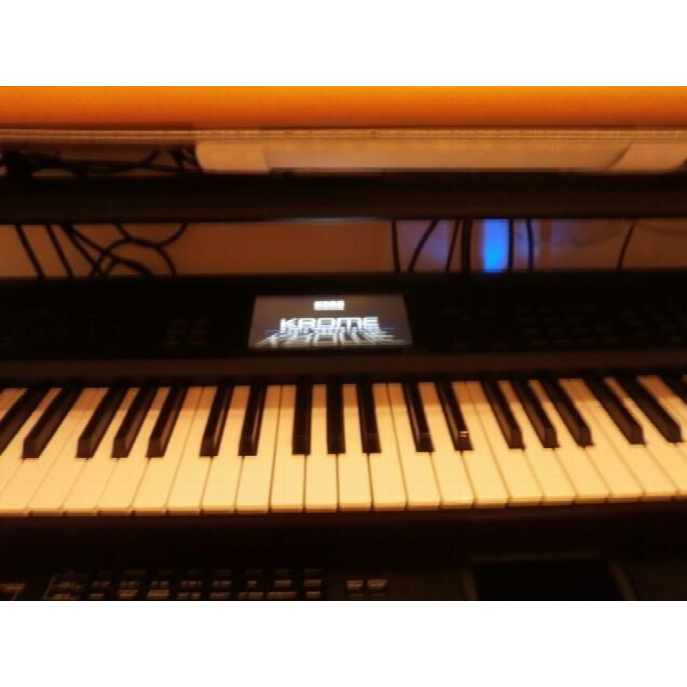 El Korg Krome 73 es un sintetizador workstation de alto rendimiento que ofrece una amplia gama de sonidos y funciones avanzadas.