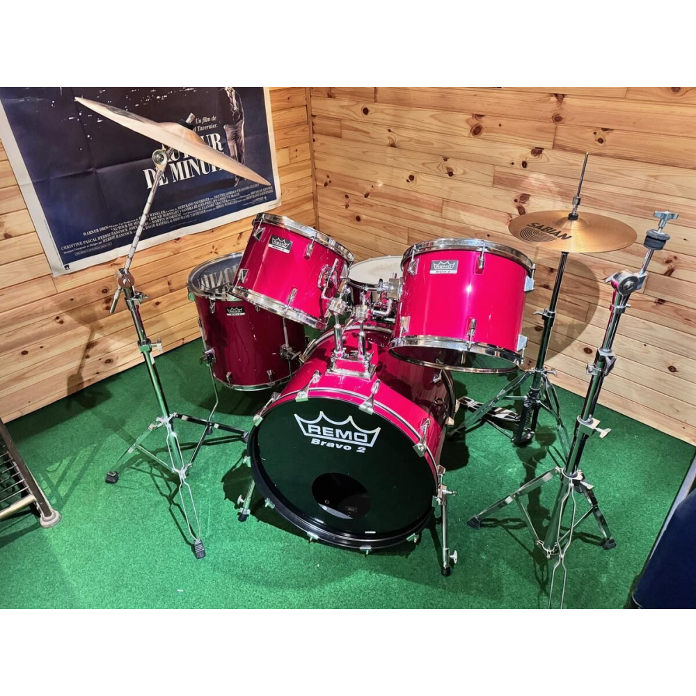 La Tama Bravo 2 es una batería electrónica de alto rendimiento diseñada para músicos profesionales y aficionados. Con una 