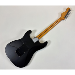 Fender Stratocaster Elemental 2023 Stone Black fabricada en Japón