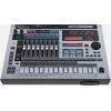 Roland MC-808 es una estación de producción musical y caja de ritmos todo en uno. Con su aclamada tecnología y su diseño 
