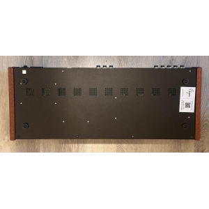 Dave Smith Prophet rev2 es un sintetizador de 8 voces en formato desktop.