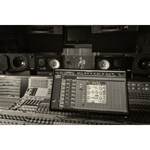 Strymon Deco es un pedal de efectos de doble cinta que ofrece una amplia gama de sonidos de saturación y modulación vintage. 