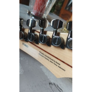 Ibanez E-Gitarre – violett quiltierte Ausführung