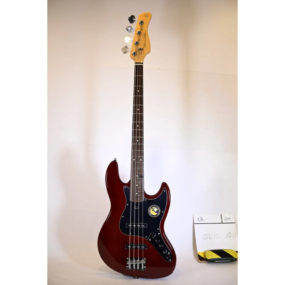 Marcus Miller V3-4 MA RN - Bajo eléctrico firma caoba