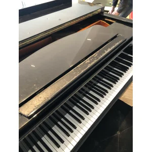 Piano 3/4 queue Seiler modèle 240 concert noir
