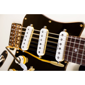 Magneto Guitars, Série Signature, Eric Gales Sonnet Rawdawg RD3, Blanc Vintage