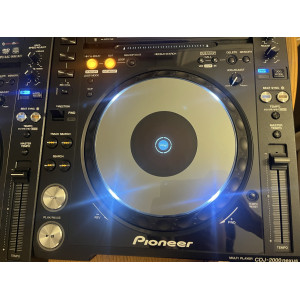 Une paire de CDJ-2000Nexus