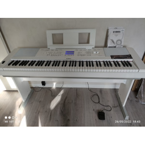 PIANO et SYNTHETISEUR YAMAHA
