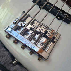Fender American Ultra Jazz Bass V USA – 2022 – Arctic Pearl – Case Fender