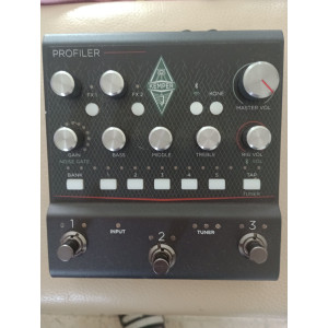 Kemper Profiler player met footswitch en level 1, 2 en 3 upgrade