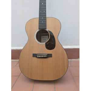 Martín 000 Jr con estuche y pickup Seymour Duncan